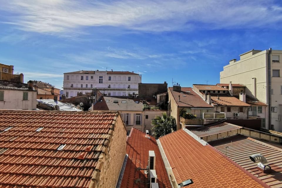 Neighbourhood, City view, Location