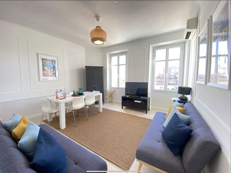 TV and multimedia, Living room, Seating area