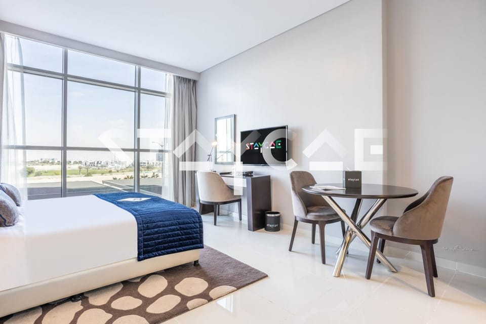 Bed, TV and multimedia, Living room, Photo of the whole room, Seating area, Bedroom