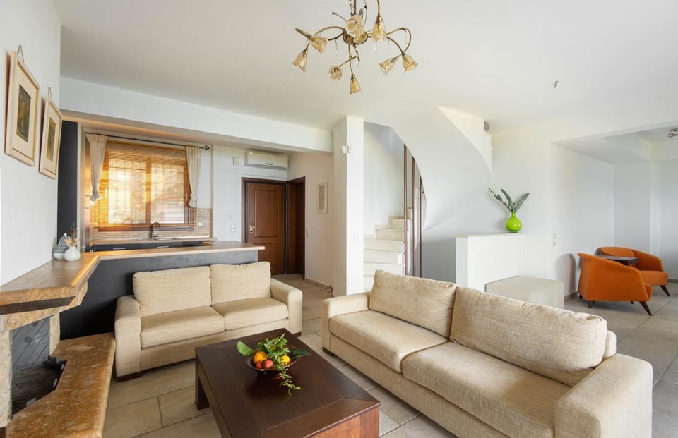 Living room, Seating area, Dining area, kitchen