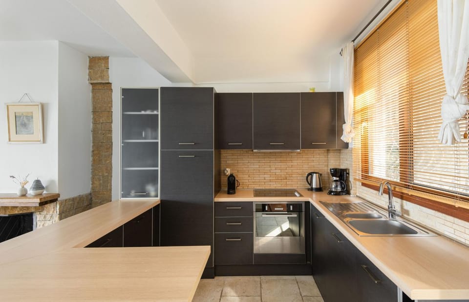 Kitchen or kitchenette, Communal kitchen