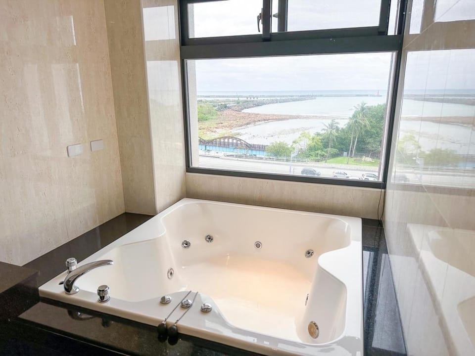 Natural landscape, Hot Tub, Bathroom, Bath