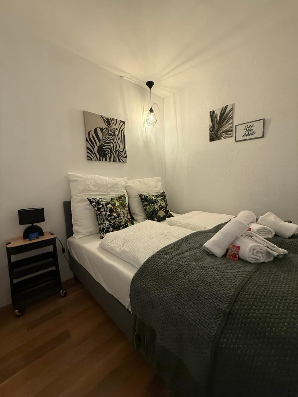 Bed, Photo of the whole room, Bedroom, towels
