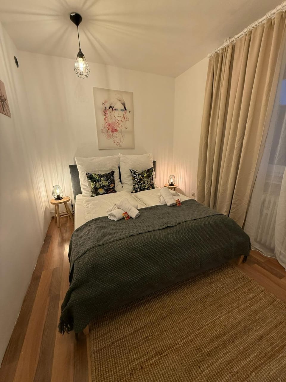 Bed, Photo of the whole room, Bedroom
