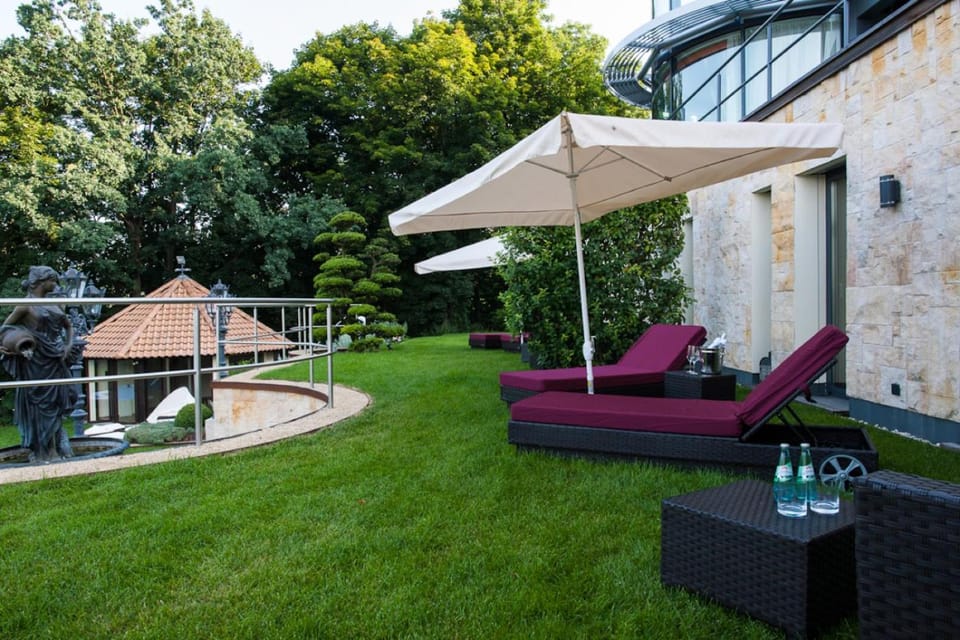 Property building, Garden, Garden view, sunbed