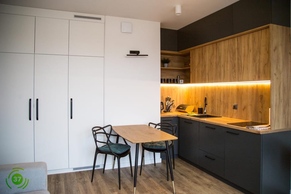 Kitchen or kitchenette, Dining area, wardrobe