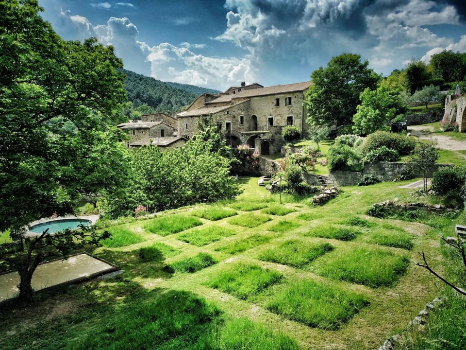 Property building, Nearby landmark, Natural landscape, Garden, Garden view