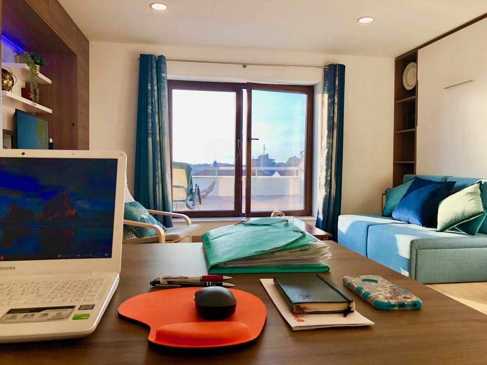 Day, TV and multimedia, Business facilities