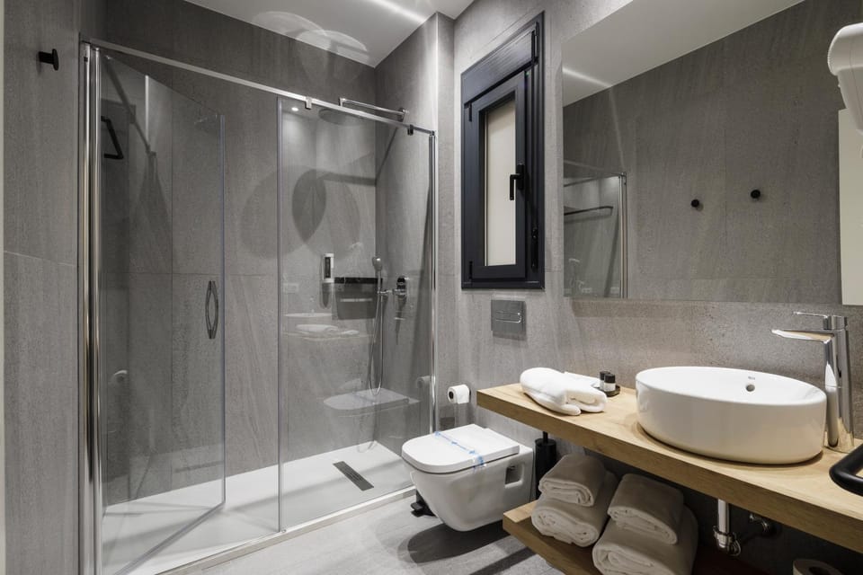 Shower, Bathroom, hair dryier, towels