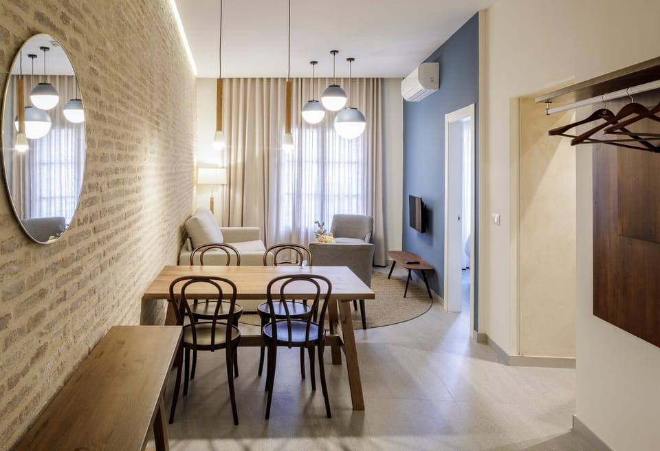 Living room, Dining area, air conditioner