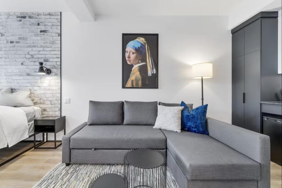 Bed, Living room