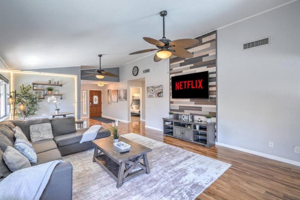 ᨒོ The Good Life - Fun Pool Escape 15 min to Strip House in Green Valley North
