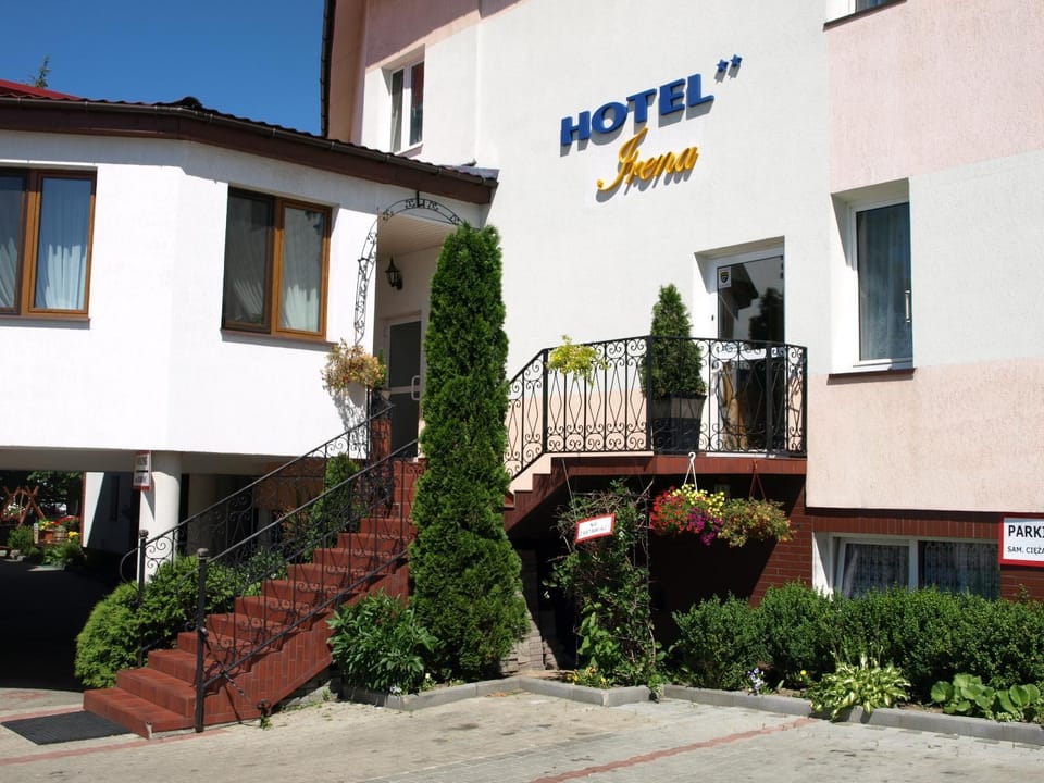 Facade/entrance
