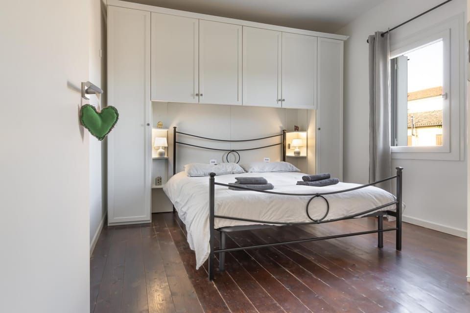 Bed, Photo of the whole room, Bedroom, wardrobe, wedding