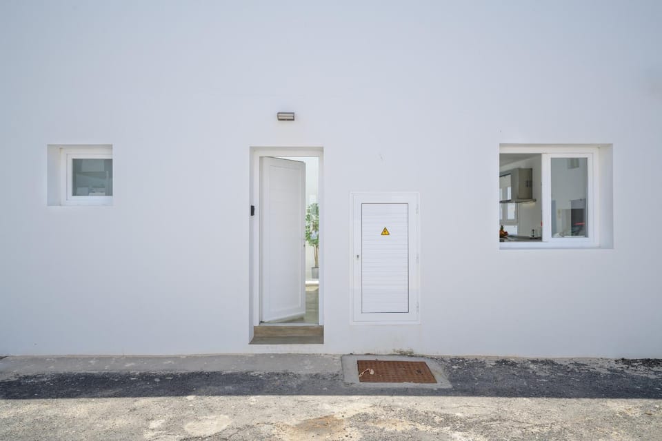 Property building, Facade/entrance, Off site