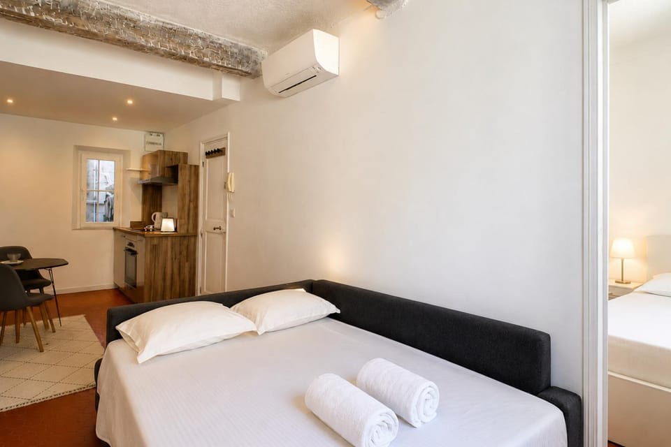 Enchanting 1-bedroom apartment on rue Fourmillière Apartment in Antibes
