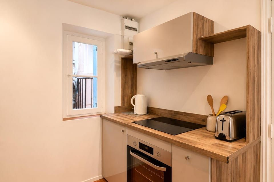 Enchanting 1-bedroom apartment on rue Fourmillière Apartment in Antibes