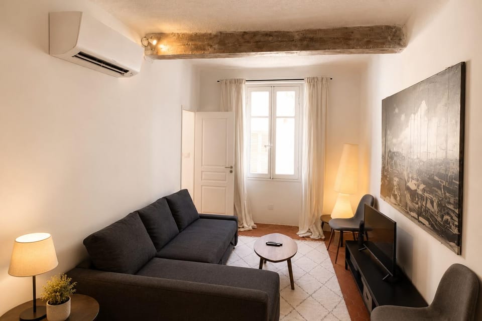 Enchanting 1-bedroom apartment on rue Fourmillière Apartment in Antibes