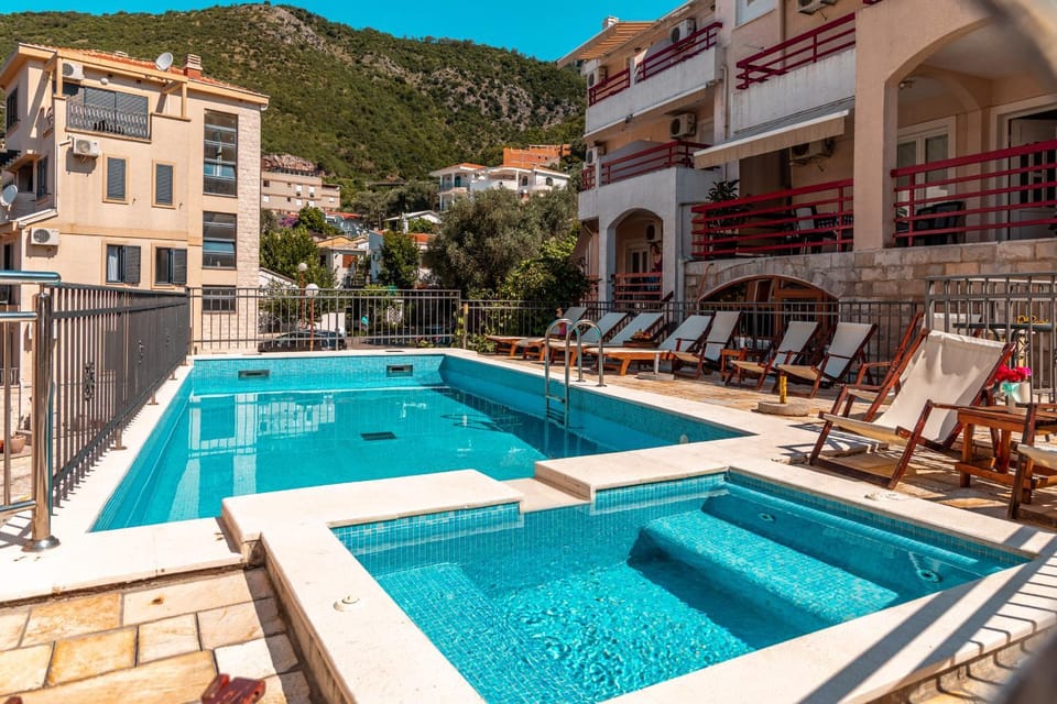 Property building, Swimming pool