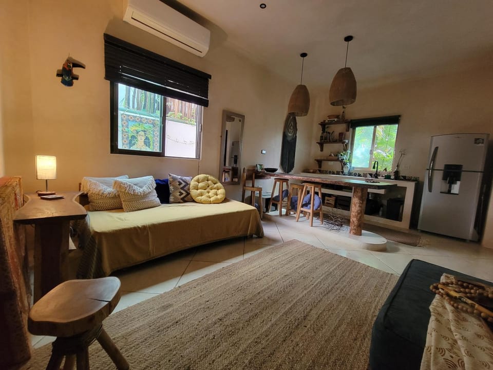 Kitchen or kitchenette, Living room, air conditioner