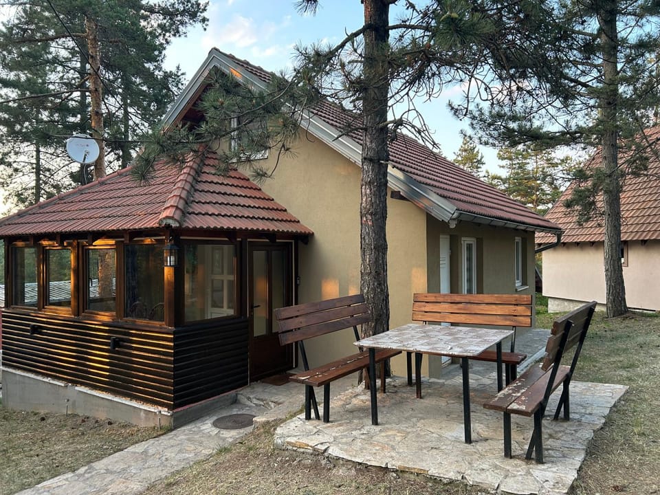 Property building, Garden, Balcony/Terrace, pet friendly