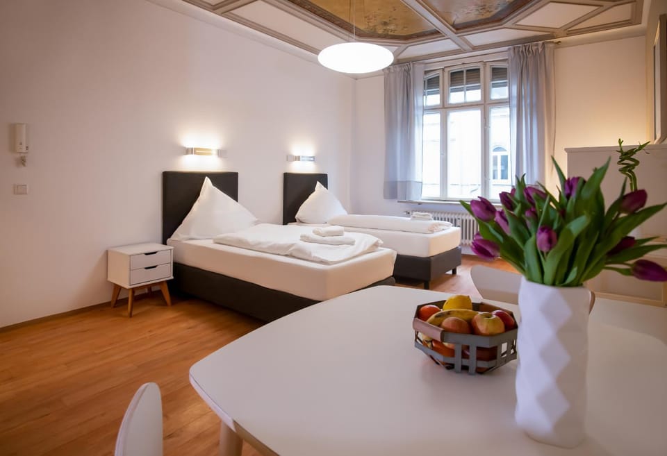 Bed, Seating area