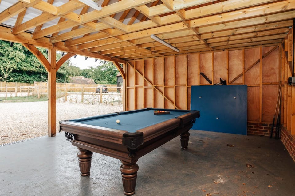 Hayward House, Hot Tub, Large Garden House in South Oxfordshire District