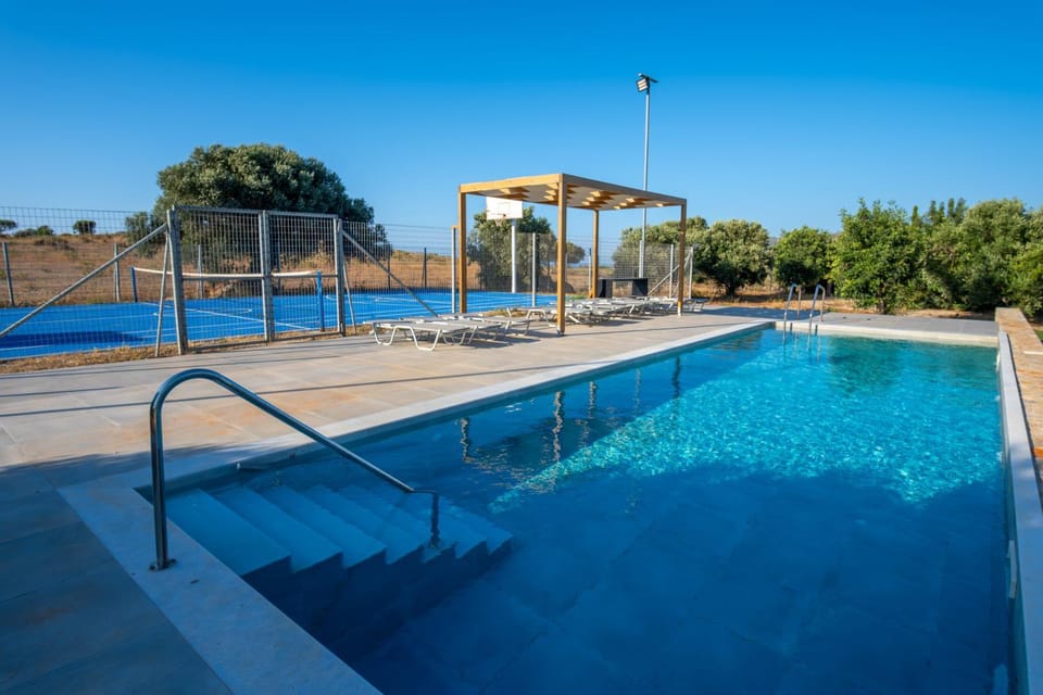 Swimming pool, sunbed