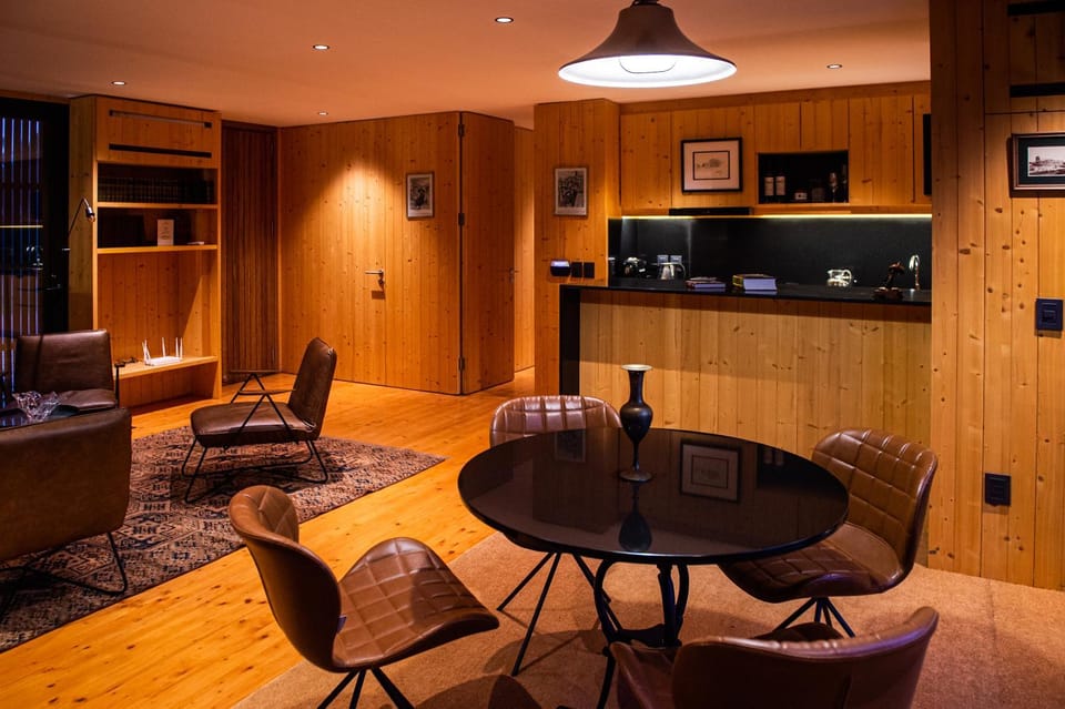 Coffee/tea facilities, Dining area, minibar