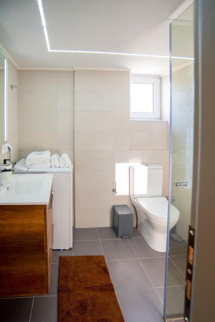 Bathroom, washing machine