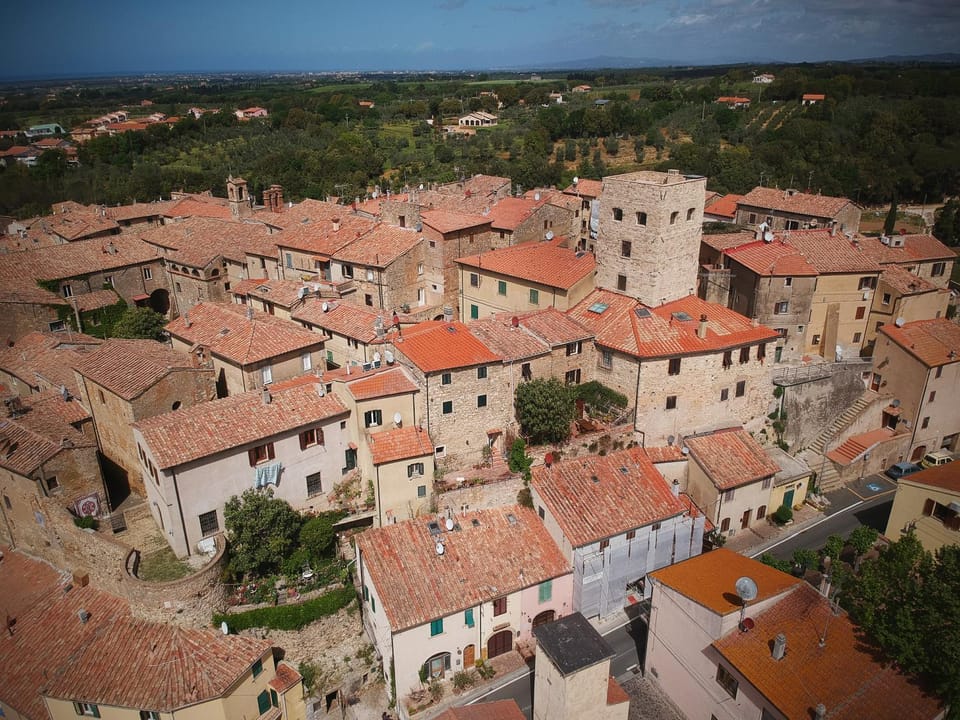 Property building, Spring, Day, Neighbourhood, Natural landscape, Bird's eye view, On site