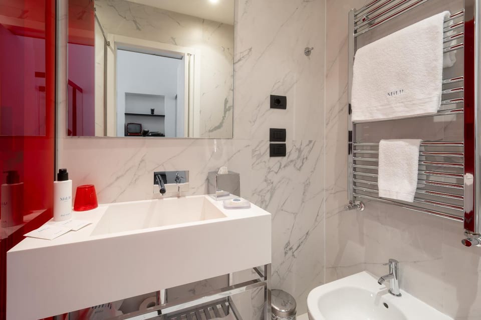 Toilet, Bathroom, towels