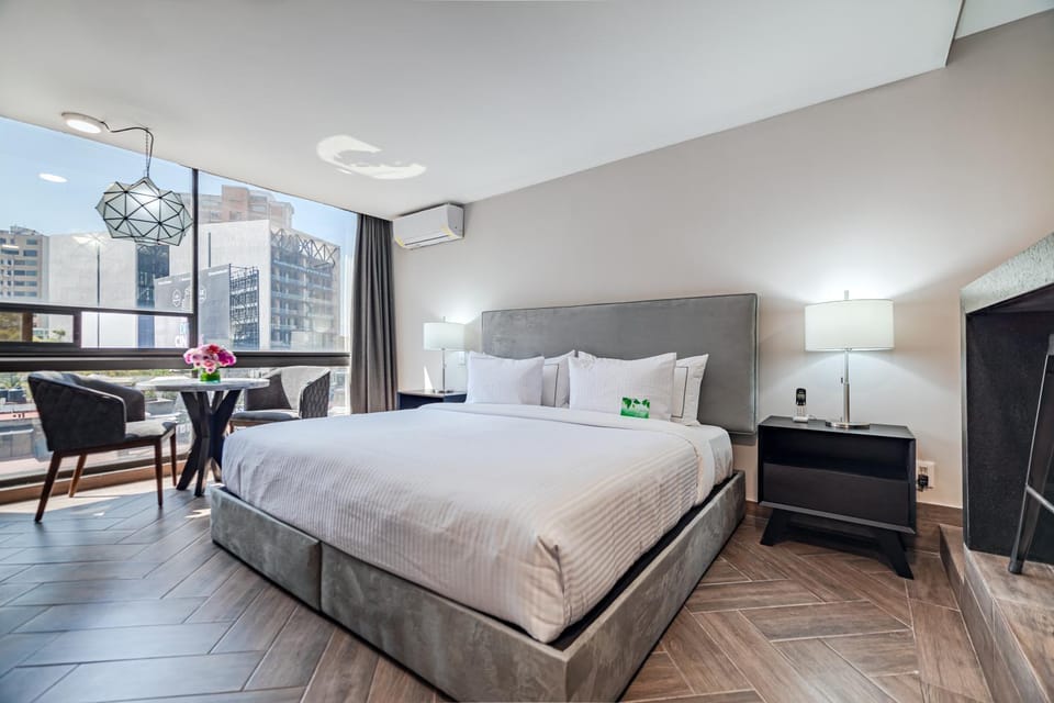 Bed, Seating area