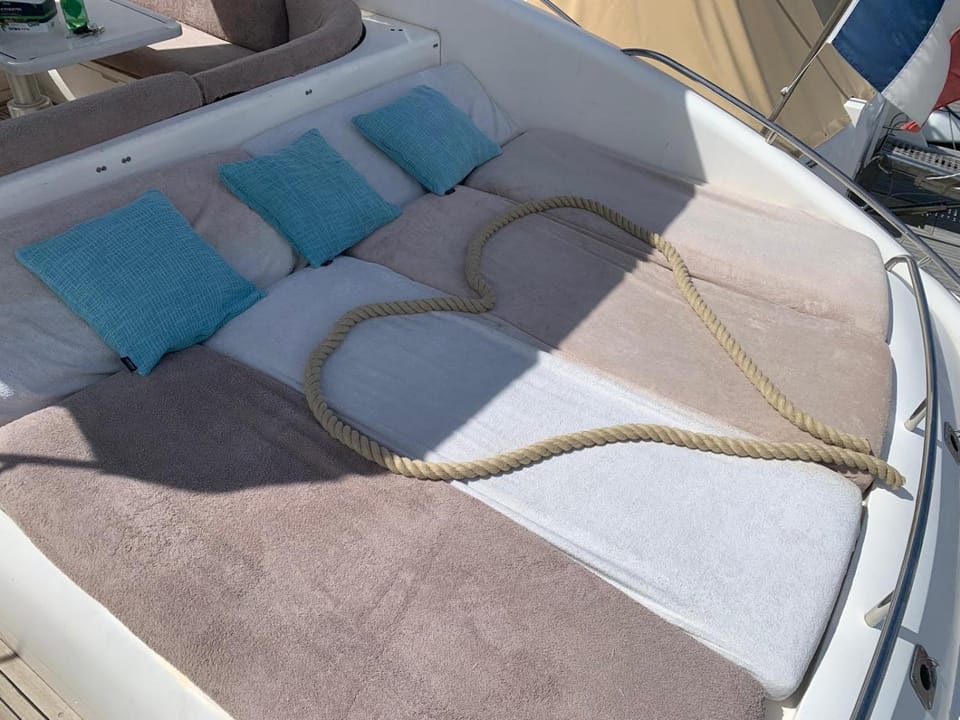Yacht 17M Cannes Croisette Port Canto,3 Ch,clim,tv Docked boat in Cannes