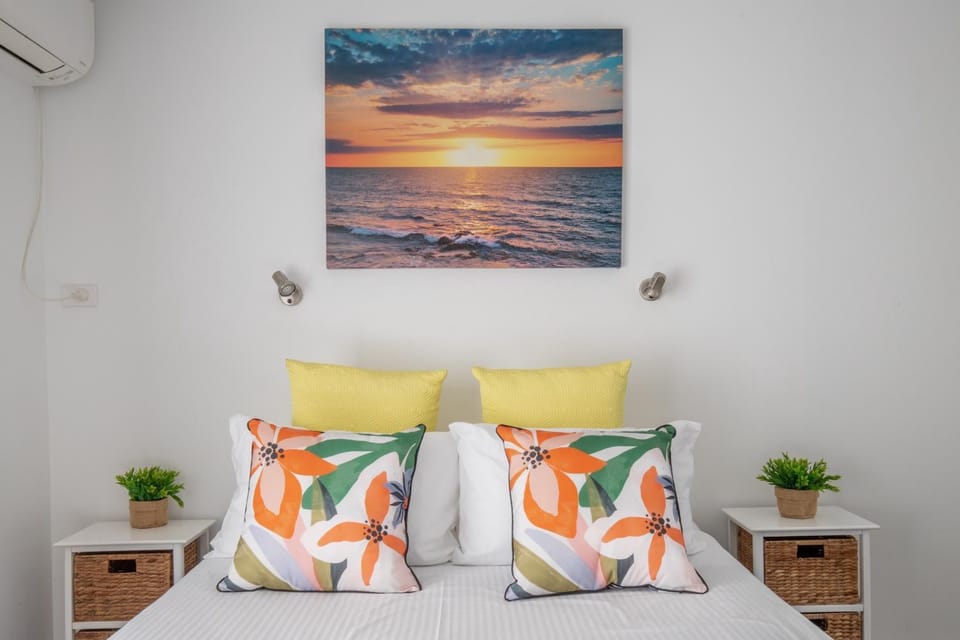 Seafront Getaway Studio, Great Location with Pool Apartment in Batemans Bay