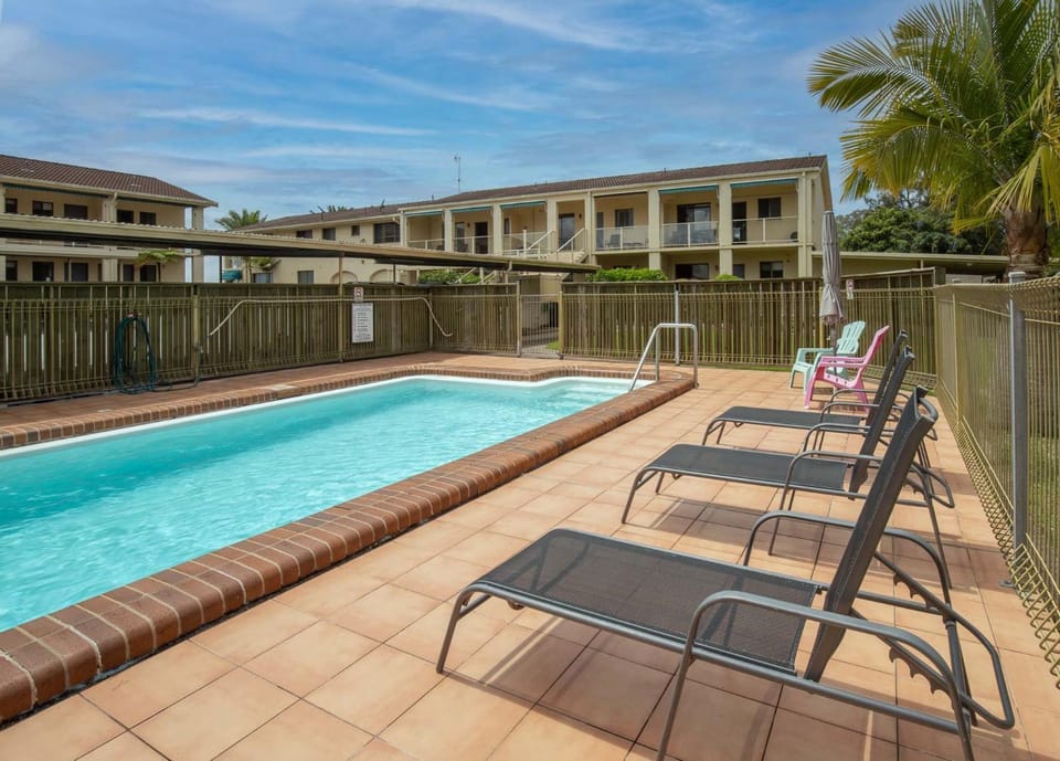 Seafront Getaway Studio, Great Location with Pool Apartment in Batemans Bay