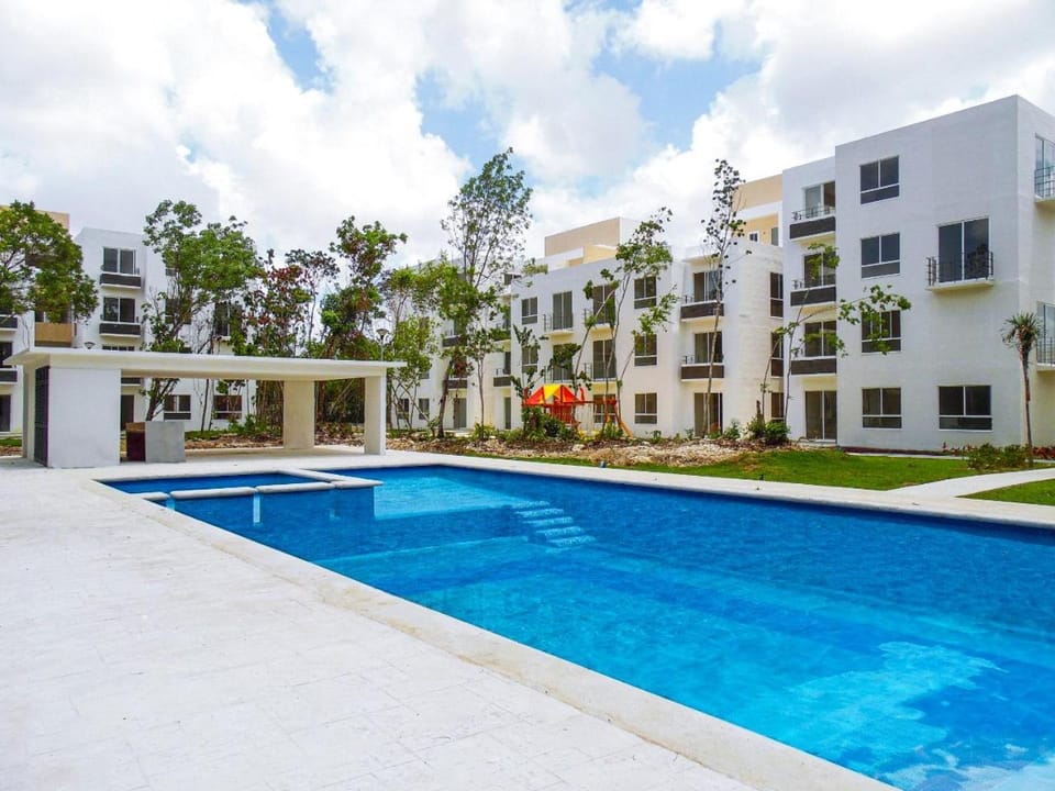 Property building, Swimming pool, Swimming pool