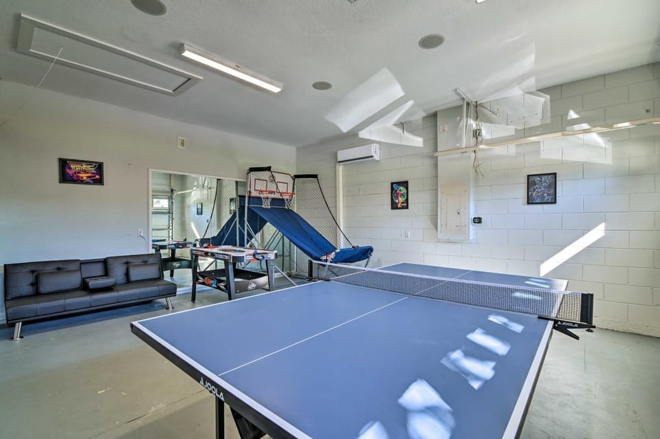 5 Mi to Disney World: Retreat w/ Pool & Lanai! Villa in Four Corners
