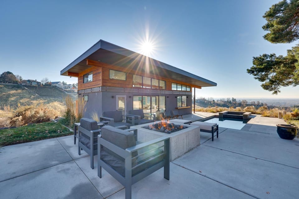 Luxe, Modern Studio w/ Sweeping City Views! Apartment in Boise