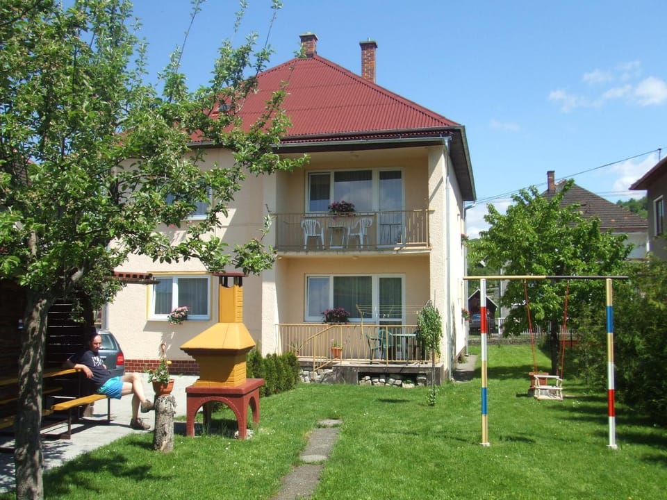 Off site, Summer, BBQ facilities, Children play ground, Garden, On site