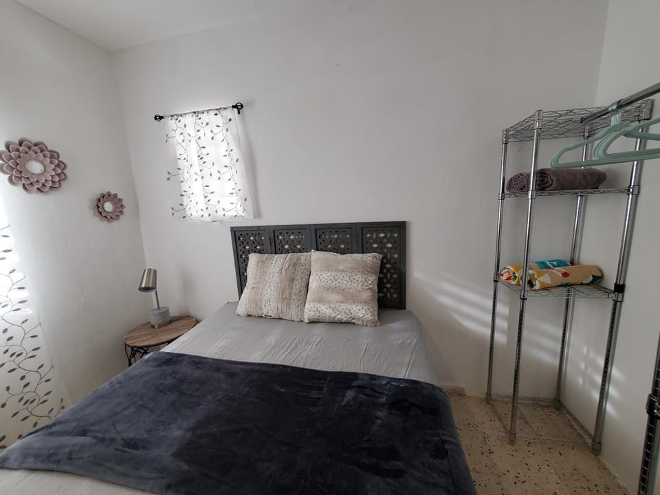 Aguadilla Surfers Lair apt with AC Wifi 8 minute walk to Crashboat beach Apartment in Borinquen