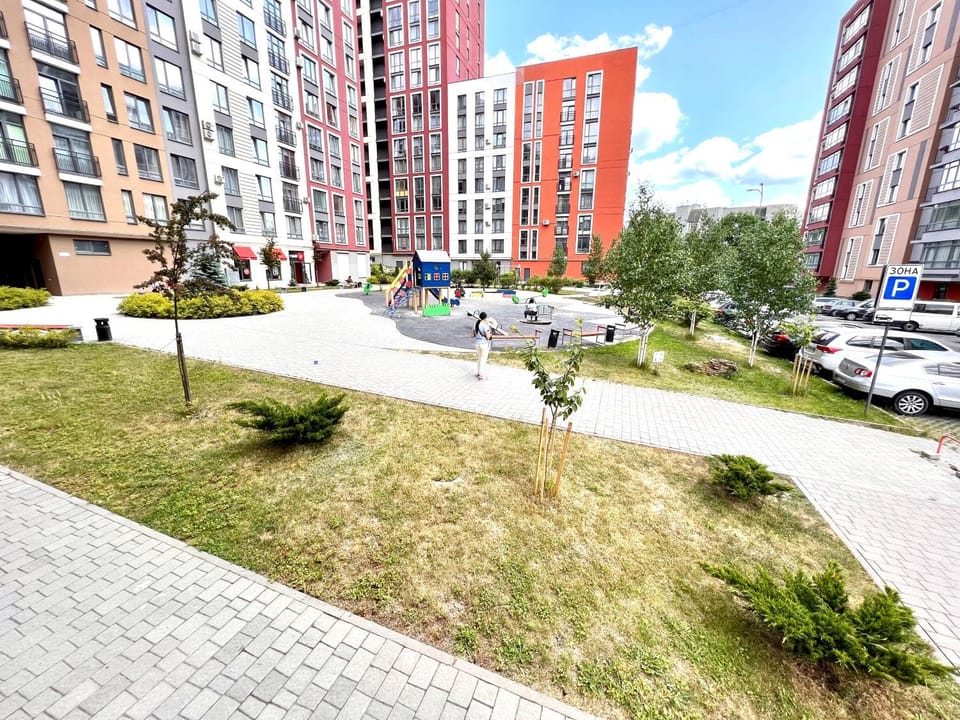 Property building, Neighbourhood, Garden, Parking