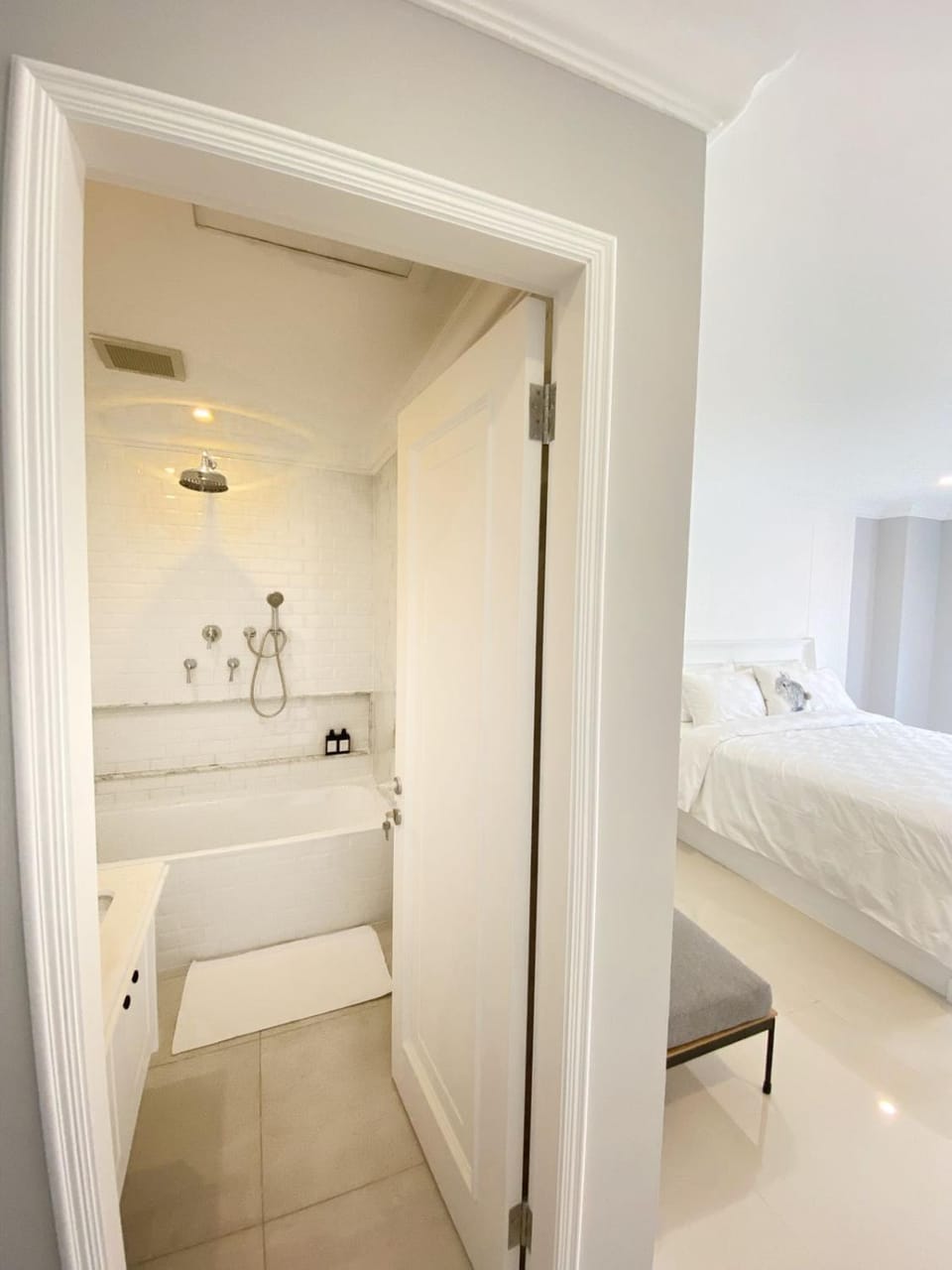 Loewys Home Tanjung Duren Jakarta Barat Bed and Breakfast in Jakarta