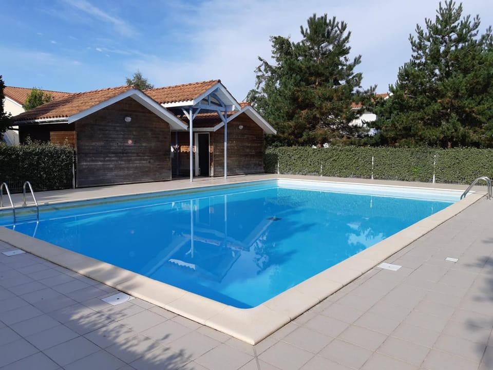Appartement T2 avec piscine à Biscarrosse Bourg, proche plages du lac et océan, 4 pers, centre-ville - FR-1-319-454 Apartment in Parentis-en-Born