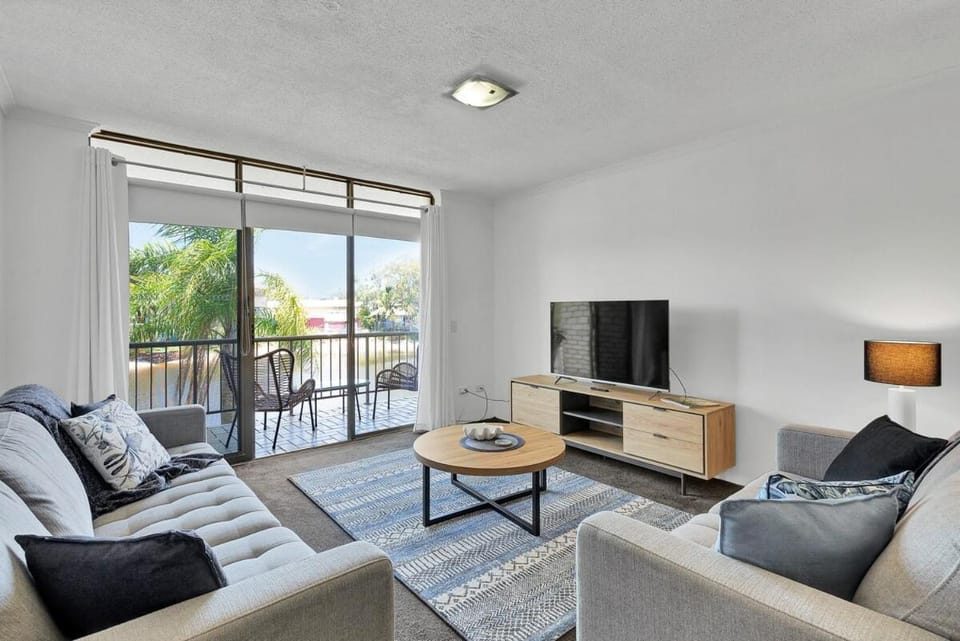 HACIENDA- CANAL VIEWS AND COMFORT Apartment in Sunshine Coast