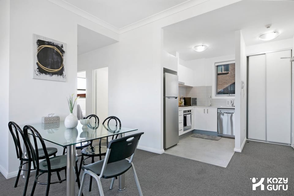 KozyGuru | Wentworthville | 2 Bed Cosy Apt Apartment in Sydney