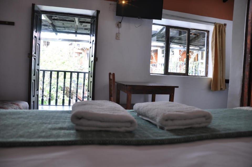 Bedroom, towels