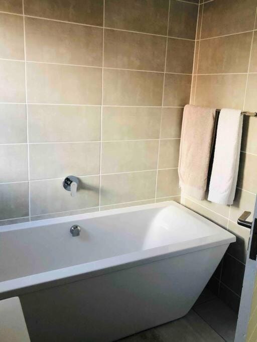 THE BLYDE LAGOON BEACH PRETORIA 3 BEDROOM GROUND FLOOR APARTMENT Apartment in Pretoria