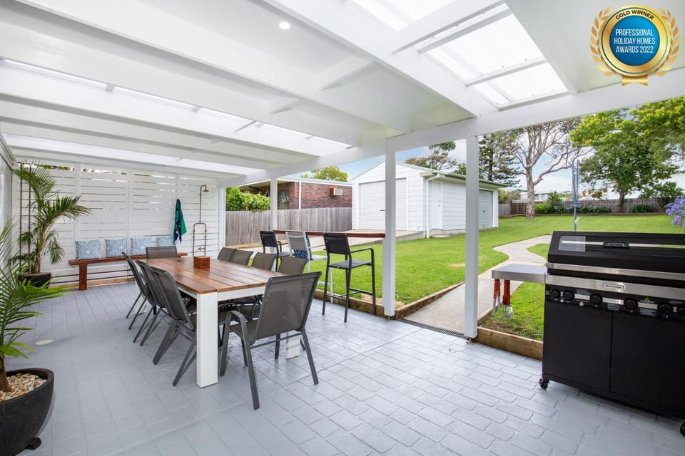 Sunfish Pet Friendly 4 Mins Walk to Beach House in Culburra Beach
