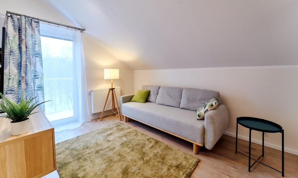 Bed, Living room, Seating area